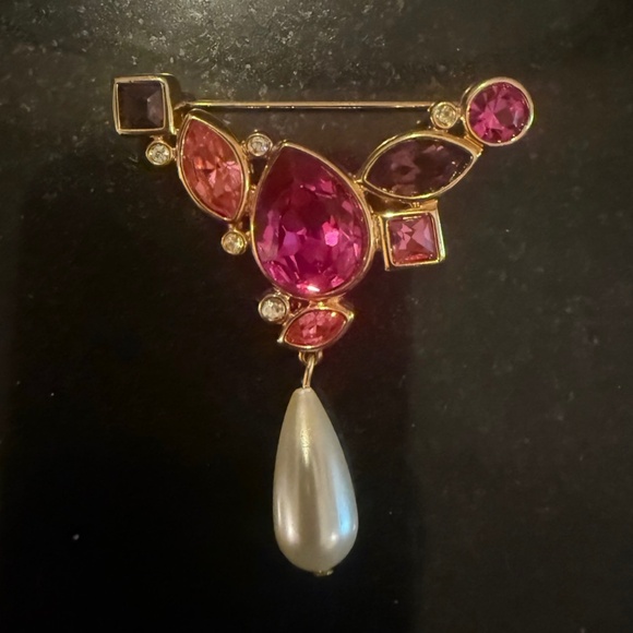 SWAROVSKI Swan Signed Vintage Crystals Pin Brooch Vintage - Picture 1 of 5